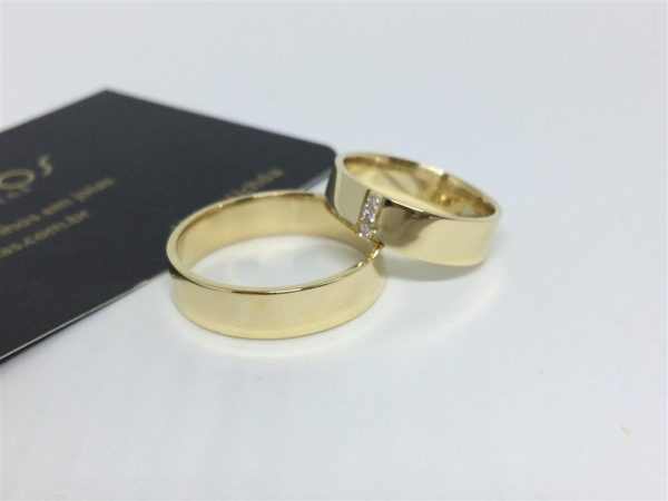 Par de Alianças Ouro 18k Casamento 5mm 10g Reta Brilhantes 1